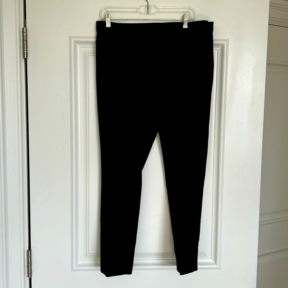 Akris Punto black cropped dress pants. Size 12